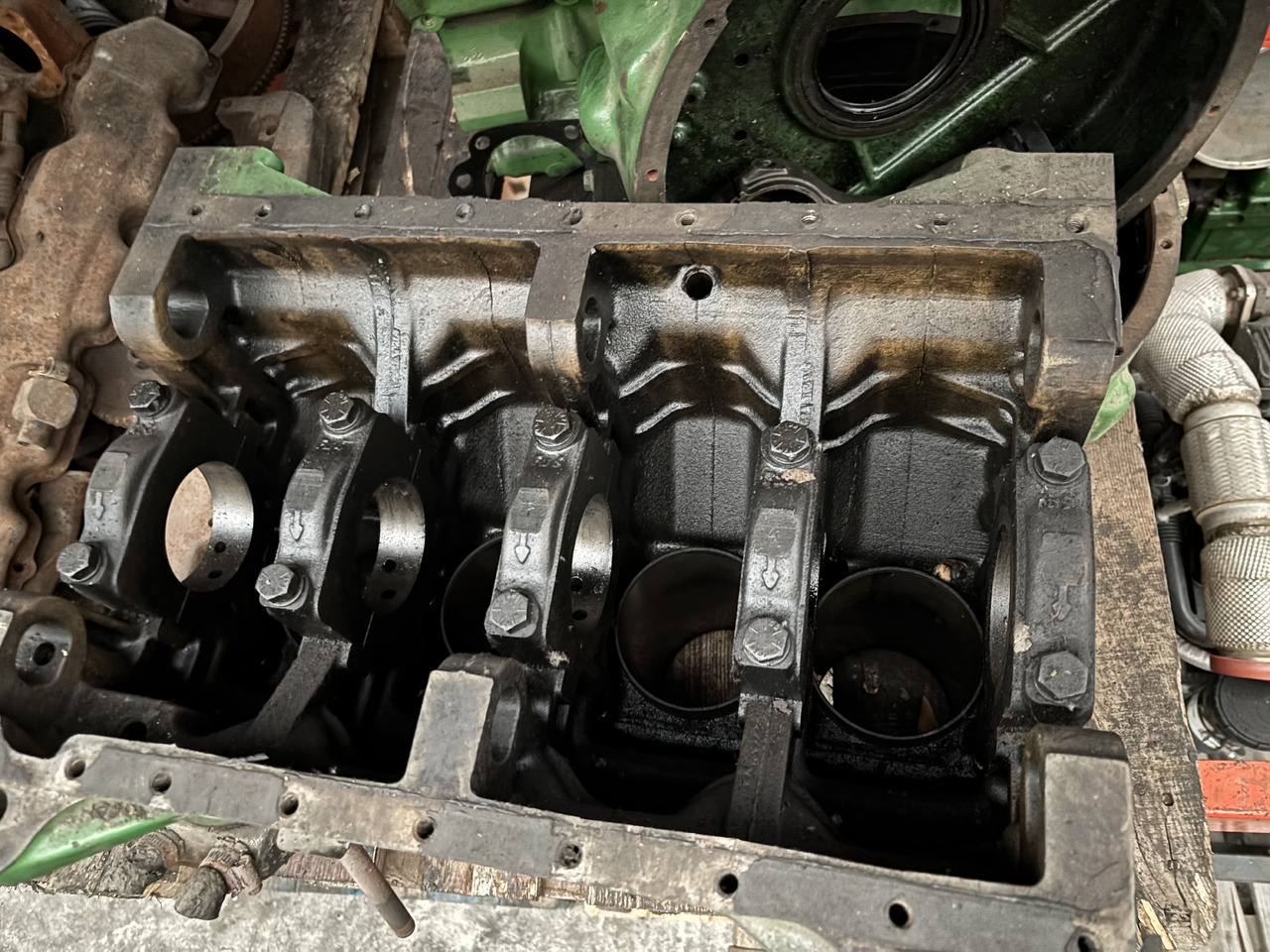 John Deere 4039TF 4045 R116195 R11619 R121421 Blok Silnika Tłoki Obudowa Koła Zamachowego CZĘŚCI - Cilindar blok za Poljoprivredna mašina: slika 4 John Deere 4039TF 4045 R116195 R11619 R121421 Blok Silnika Tłoki Obudowa Koła Zamachowego CZĘŚCI - Cilindar blok za Poljoprivredna mašina: slika 4