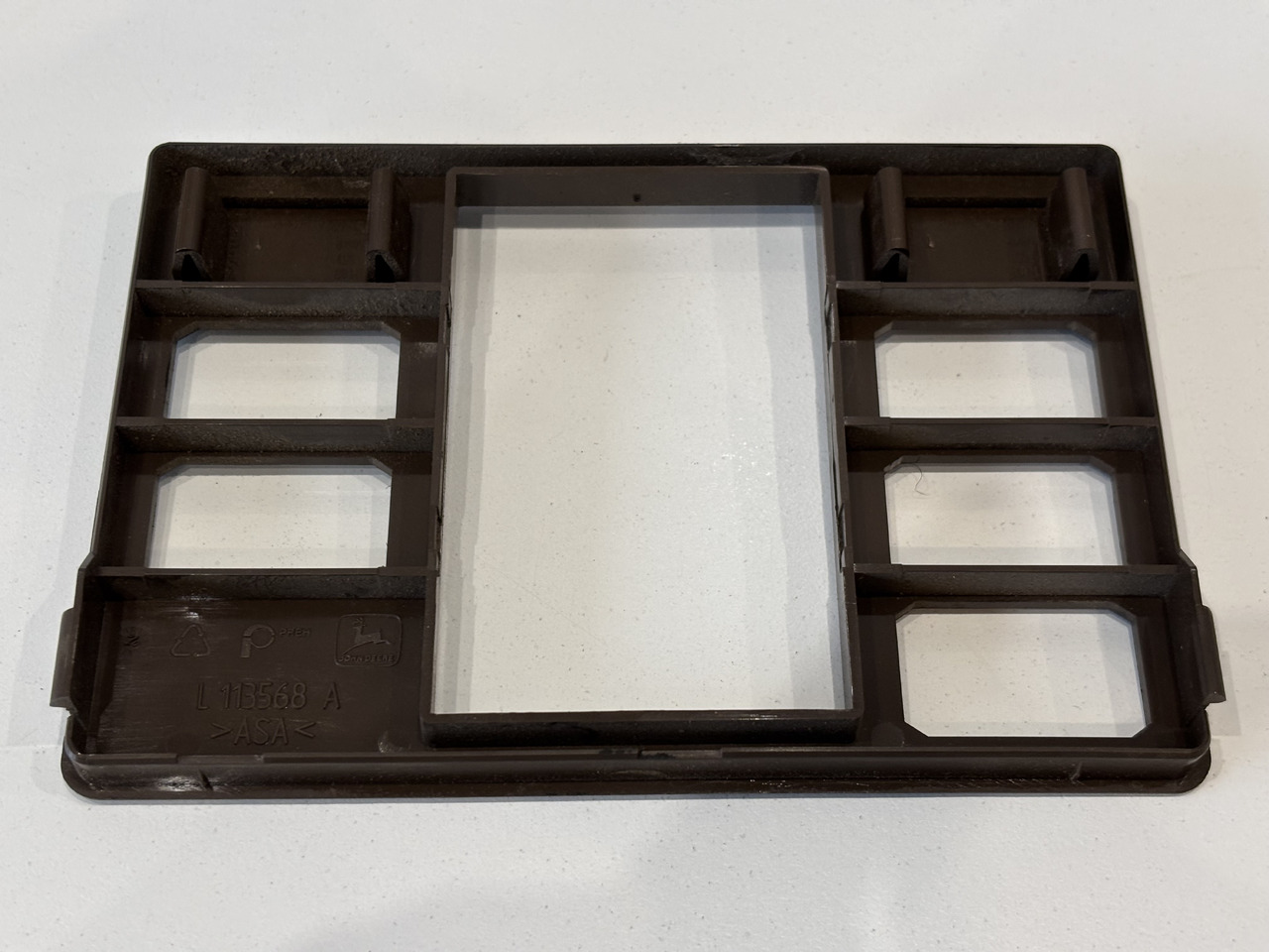 John Deere 6110 6210 Płytka Obudowa Ramka L113568 - Kabina i enterijer za Poljoprivredna mašina: slika 4 John Deere 6110 6210 Płytka Obudowa Ramka L113568 - Kabina i enterijer za Poljoprivredna mašina: slika 4