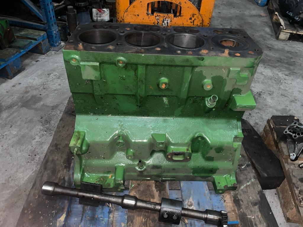 John Deere 6110 6410 - blok silnika R115081 - Cilindar blok za Poljoprivredna mašina: slika 1 John Deere 6110 6410 - blok silnika R115081 - Cilindar blok za Poljoprivredna mašina: slika 1