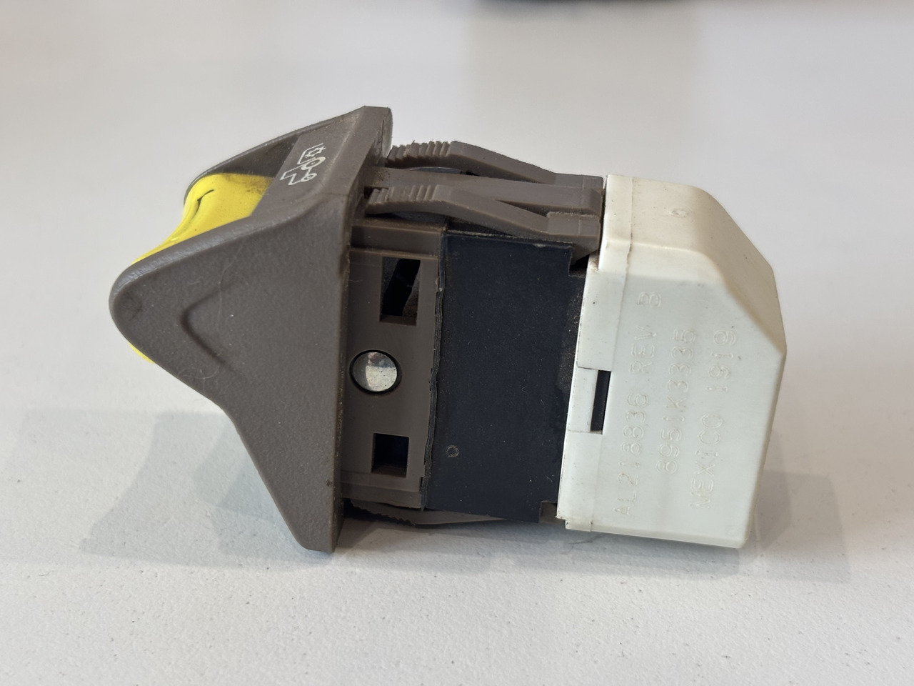 John Deere 6M 6R 6xxx Przełącznik Sterowania tylnym WOM AL218836 - Električni sistem za Poljoprivredna mašina: slika 3 John Deere 6M 6R 6xxx Przełącznik Sterowania tylnym WOM AL218836 - Električni sistem za Poljoprivredna mašina: slika 3