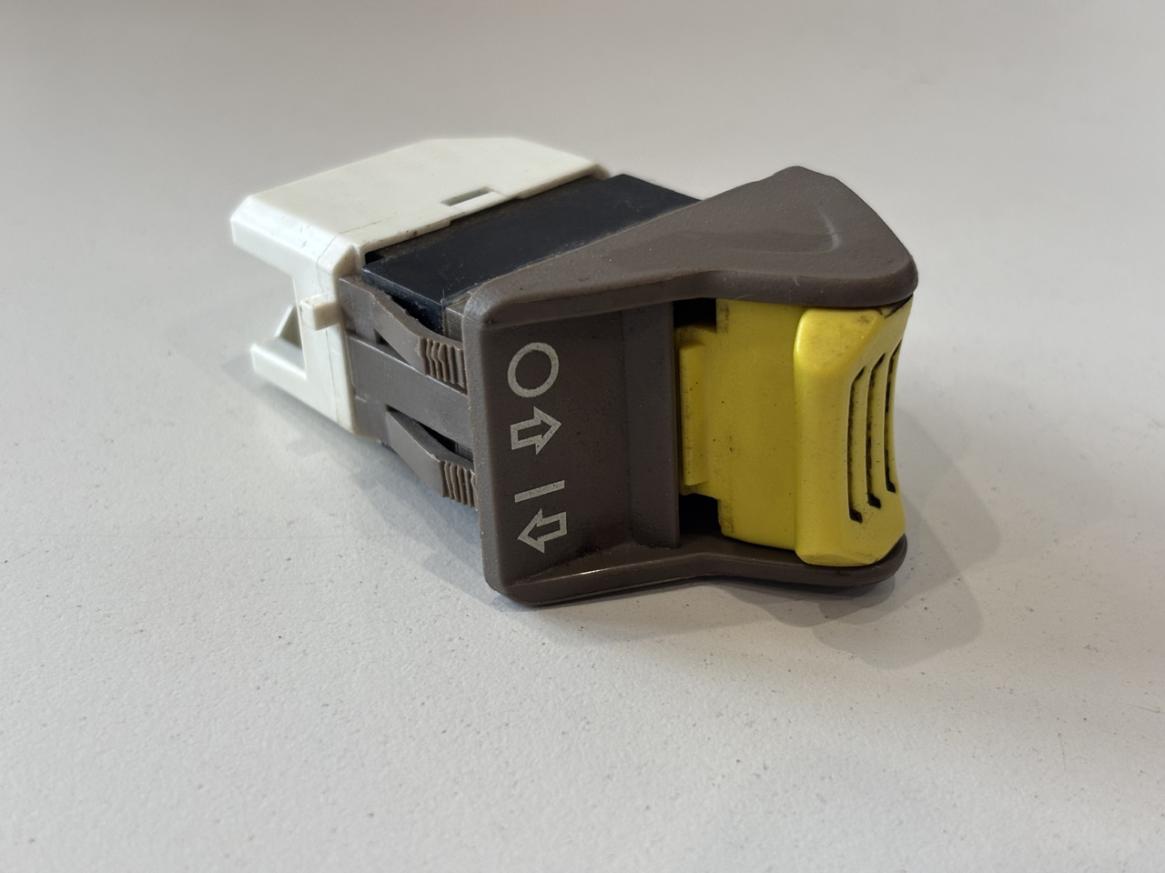 John Deere 6M 6R 6xxx Przełącznik Sterowania tylnym WOM AL218836 - Električni sistem za Poljoprivredna mašina: slika 2 John Deere 6M 6R 6xxx Przełącznik Sterowania tylnym WOM AL218836 - Električni sistem za Poljoprivredna mašina: slika 2