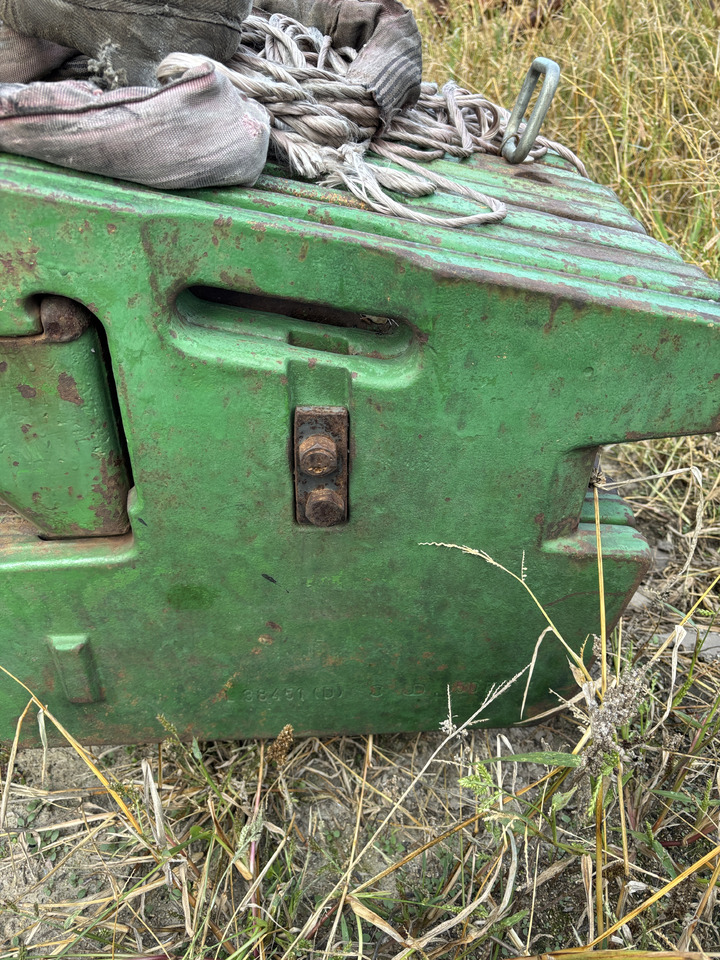John Deere 6xxx - obciążnik walizkowy balast 50kg L38451 L225318 - Golf auto: slika 1 John Deere 6xxx - obciążnik walizkowy balast 50kg L38451 L225318 - Golf auto: slika 1