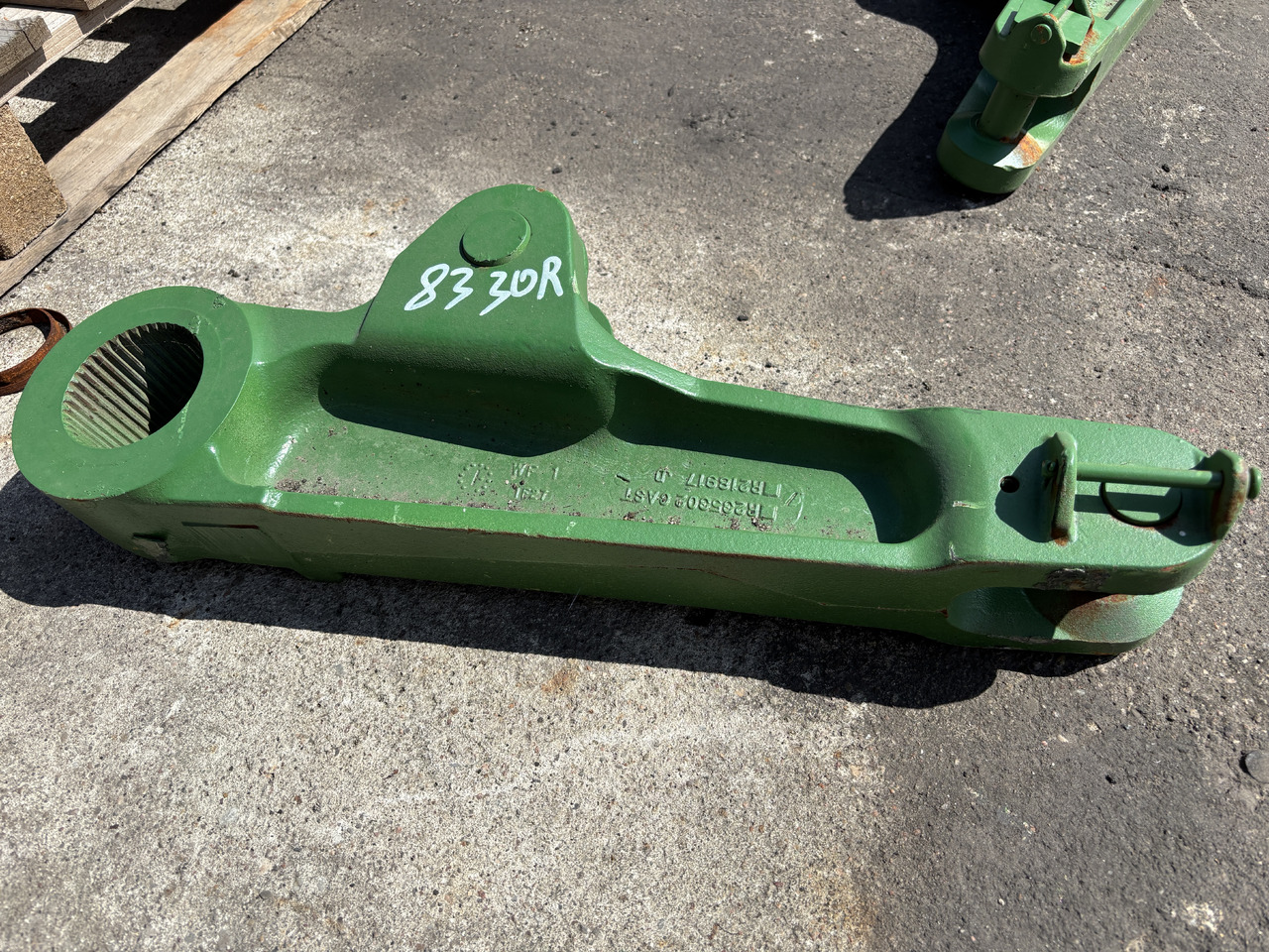 John Deere 7xxxR 8xxxR - ramię podnośnika lewe R218917 R235302 - Platforma: slika 1 John Deere 7xxxR 8xxxR - ramię podnośnika lewe R218917 R235302 - Platforma: slika 1