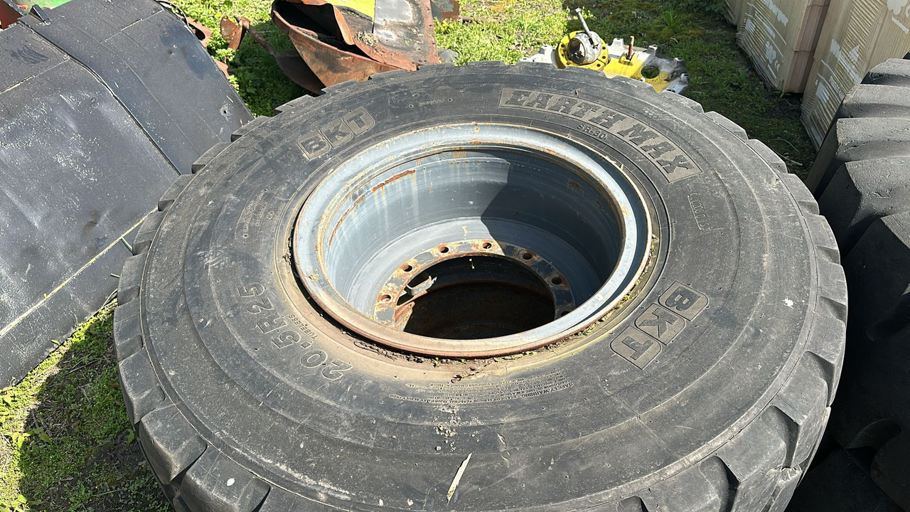 Koła felgi opony pełne - ładowarka - Liebherr Komatsu Ahlmann Volvo 25" - Felna za Poljoprivredna mašina: slika 3 Koła felgi opony pełne - ładowarka - Liebherr Komatsu Ahlmann Volvo 25" - Felna za Poljoprivredna mašina: slika 3