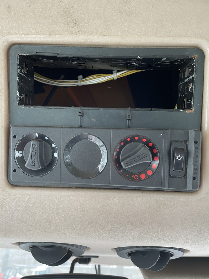 Krone Big M II - panel klimatyzacji - Električni sistem za Poljoprivredna mašina: slika 1 Krone Big M II - panel klimatyzacji - Električni sistem za Poljoprivredna mašina: slika 1