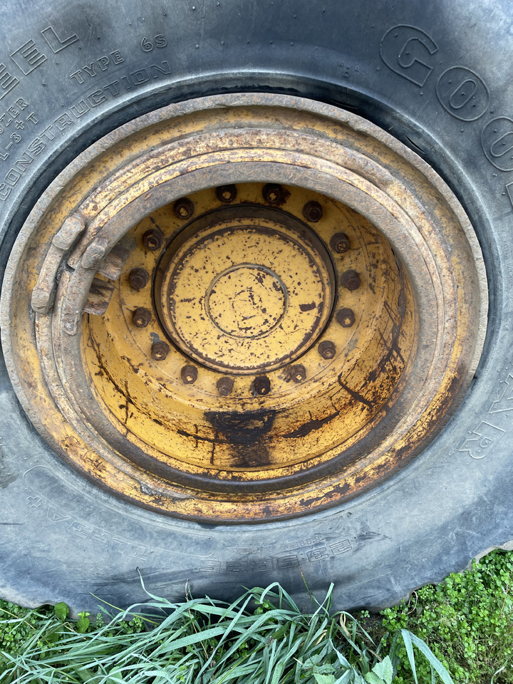 Liebherr 544 - felga koło opona - Felna za Poljoprivredna mašina: slika 1 Liebherr 544 - felga koło opona - Felna za Poljoprivredna mašina: slika 1