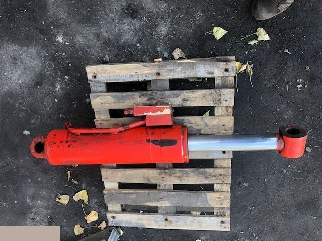 Manitou 524 - Siłownik Wychyłu Łyźki - Hidraulični cilindar za Poljoprivredna mašina: slika 1 Manitou 524 - Siłownik Wychyłu Łyźki - Hidraulični cilindar za Poljoprivredna mašina: slika 1