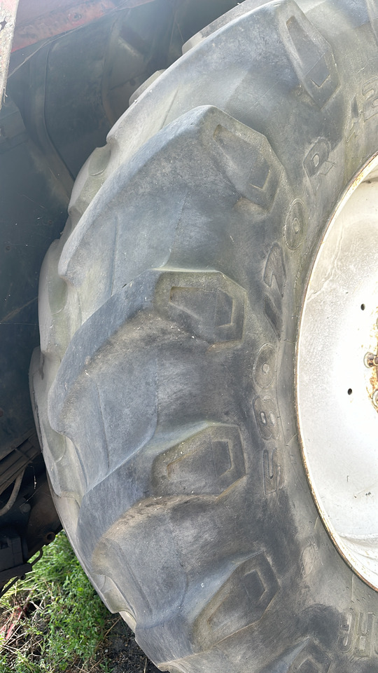 Massey Ferguson 3690 koło kompletne tylne 42 cale - Kompletan točak za Poljoprivredna mašina: slika 2 Massey Ferguson 3690 koło kompletne tylne 42 cale - Kompletan točak za Poljoprivredna mašina: slika 2
