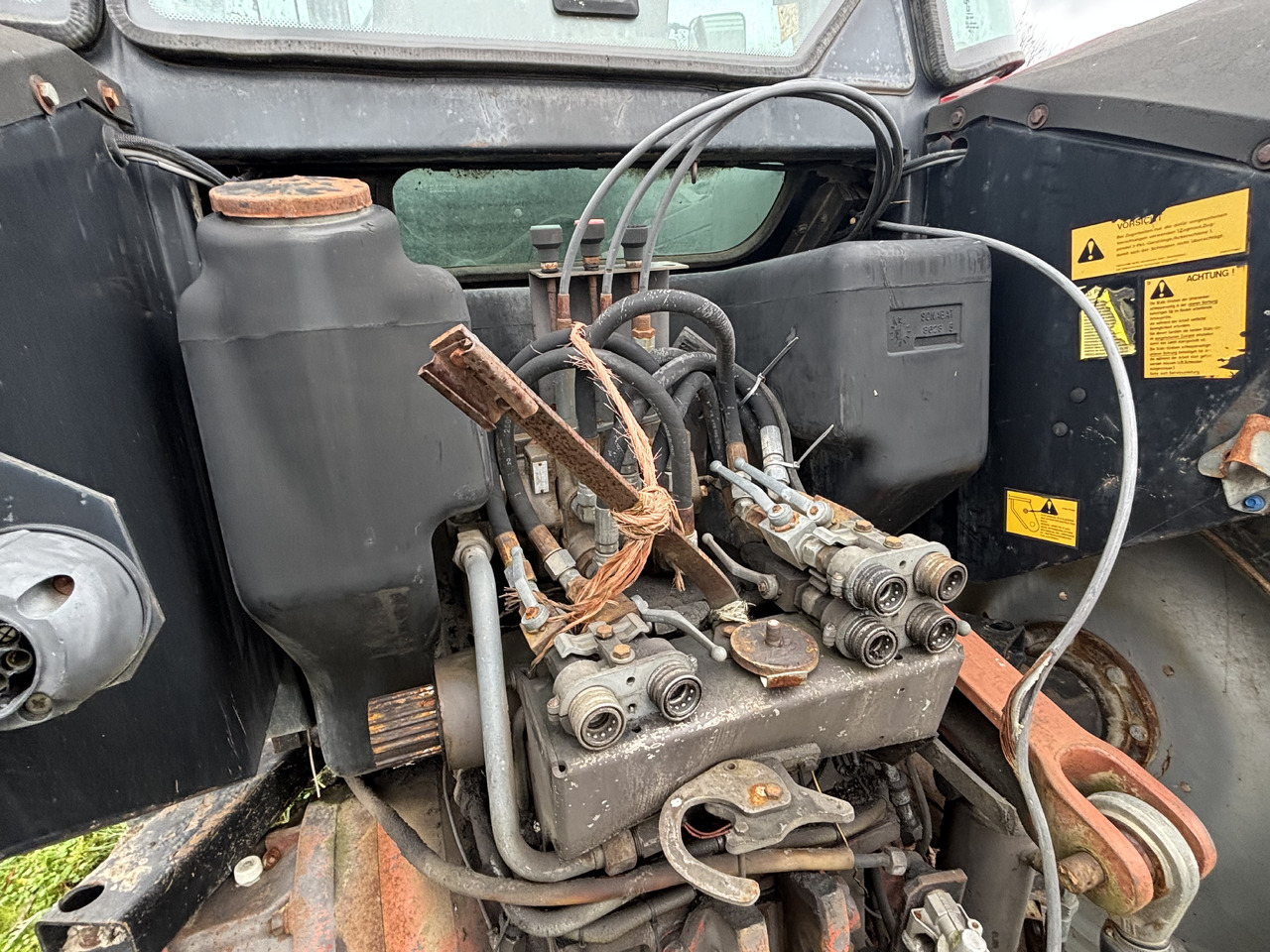 Massey Ferguson 8160 Rozdzielacz Hydrauliczny 3 CZĘŚCI 3713021M93 - Hidraulični ventil za Poljoprivredna mašina: slika 1 Massey Ferguson 8160 Rozdzielacz Hydrauliczny 3 CZĘŚCI 3713021M93 - Hidraulični ventil za Poljoprivredna mašina: slika 1