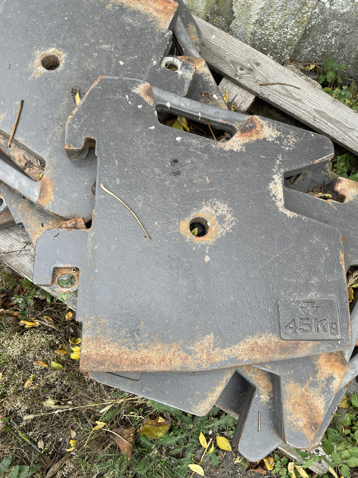 Massey Fergusson - obciążniki 45kg - Kontra teg: slika 1 Massey Fergusson - obciążniki 45kg - Kontra teg: slika 1