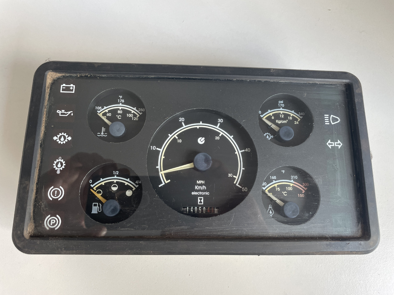 Matbro TS260 TS280 - licznik zegary - Komandna tabla za Oprema za rukovanje materijalima: slika 1 Matbro TS260 TS280 - licznik zegary - Komandna tabla za Oprema za rukovanje materijalima: slika 1