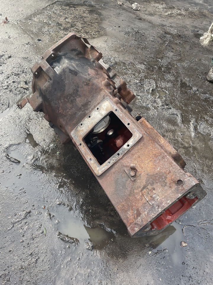 New Holland 8160 - obudowa skrzyni biegów 5164693 - Menjač za Traktor: slika 4 New Holland 8160 - obudowa skrzyni biegów 5164693 - Menjač za Traktor: slika 4