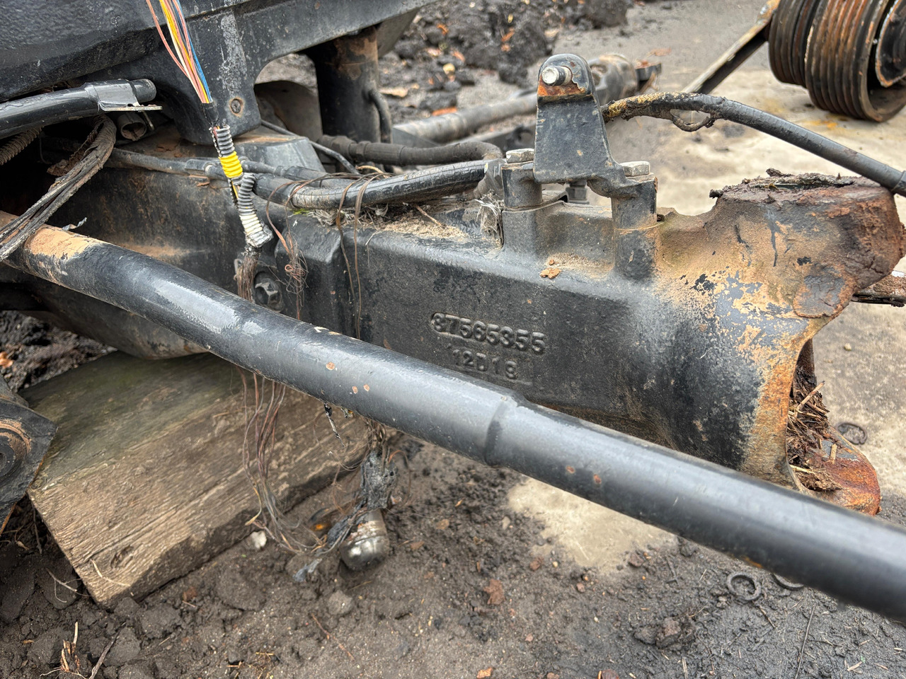 New Holland T6.175 T7.235 Most Przedni 87565355 - Prednja osovina za Poljoprivredna mašina: slika 1 New Holland T6.175 T7.235 Most Przedni 87565355 - Prednja osovina za Poljoprivredna mašina: slika 1