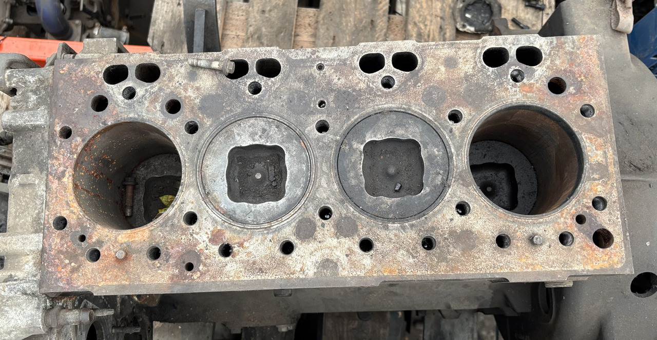 Zamajac za Poljoprivredna mašina Perkins 1004 1004-40T Silnik Blok Silnika Koło Zamachowe Wał CZĘŚCI: slika 6 Zamajac za Poljoprivredna mašina Perkins 1004 1004-40T Silnik Blok Silnika Koło Zamachowe Wał CZĘŚCI: slika 6