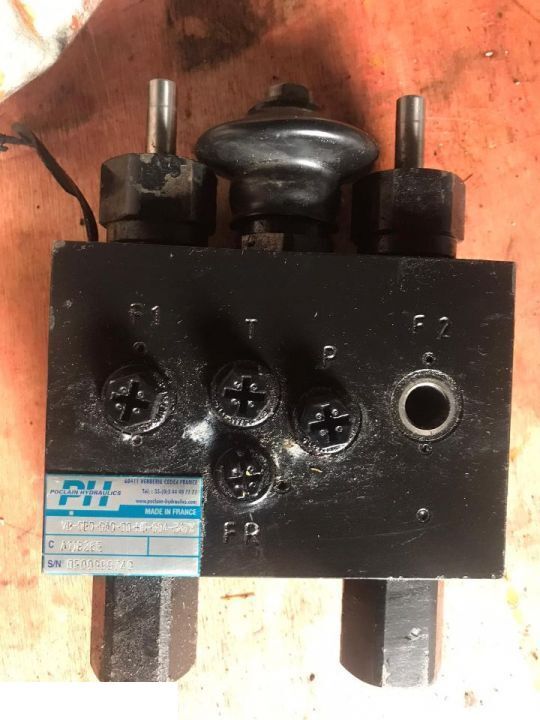 Pompa Hydrauliczna Poclain A11826E VB-0B0-0A0-00-H0-004-347X - Hidraulična pumpa za Poljoprivredna mašina: slika 1 Pompa Hydrauliczna Poclain A11826E VB-0B0-0A0-00-H0-004-347X - Hidraulična pumpa za Poljoprivredna mašina: slika 1