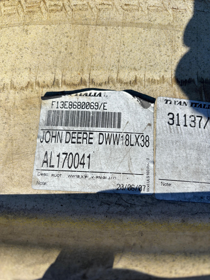 Titan DWW18LX38 John Deere AL170041 Felga 18 x 38 - Felna za Poljoprivredna mašina: slika 2 Titan DWW18LX38 John Deere AL170041 Felga 18 x 38 - Felna za Poljoprivredna mašina: slika 2