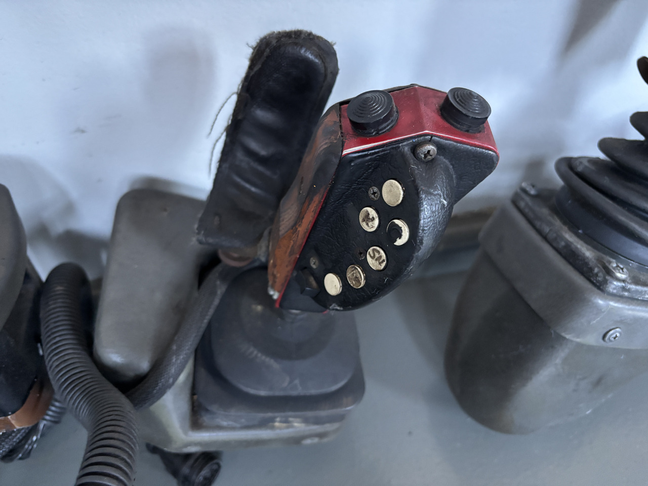 Valmet Harvester - joystick z podłokietnikiem - sterowanie - Ručica menjača za Poljoprivredna mašina: slika 4 Valmet Harvester - joystick z podłokietnikiem - sterowanie - Ručica menjača za Poljoprivredna mašina: slika 4