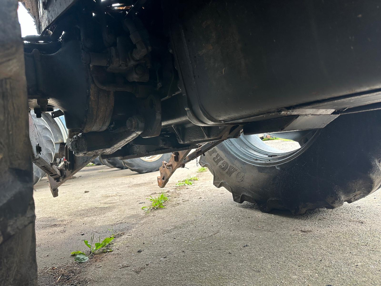 Traktor Valtra 8150 8150-4 - cała na części: slika 16 Traktor Valtra 8150 8150-4 - cała na części: slika 16