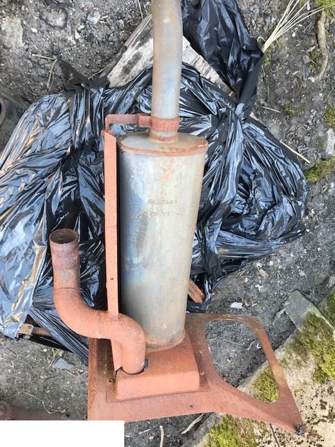 Volvo L30 L35 Tłumik / Wydech - Prigušivač za Utovarivač točkaš: slika 1 Volvo L30 L35 Tłumik / Wydech - Prigušivač za Utovarivač točkaš: slika 1