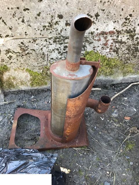 Volvo L30 L35 Tłumik / Wydech - Prigušivač za Utovarivač točkaš: slika 2 Volvo L30 L35 Tłumik / Wydech - Prigušivač za Utovarivač točkaš: slika 2