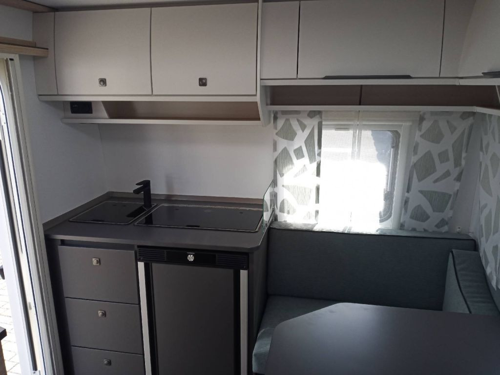 Kamp prikolica Fendt Apero Activ 390 FH 2026  1700Kg "Brenta": slika 11