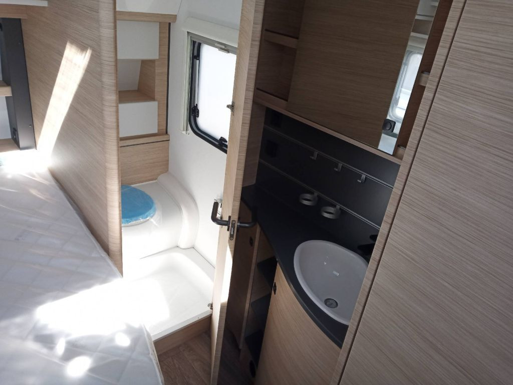 Kamp prikolica Fendt Apero Activ 390 FH 2026  1700Kg "Brenta": slika 12