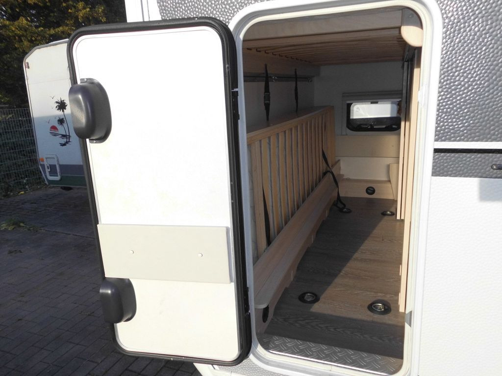Hobby DE LUXE EDITION 560 KMFe 1 Hand XT-Mover Garage - Kamp prikolica: slika 4 Hobby DE LUXE EDITION 560 KMFe 1 Hand XT-Mover Garage - Kamp prikolica: slika 4