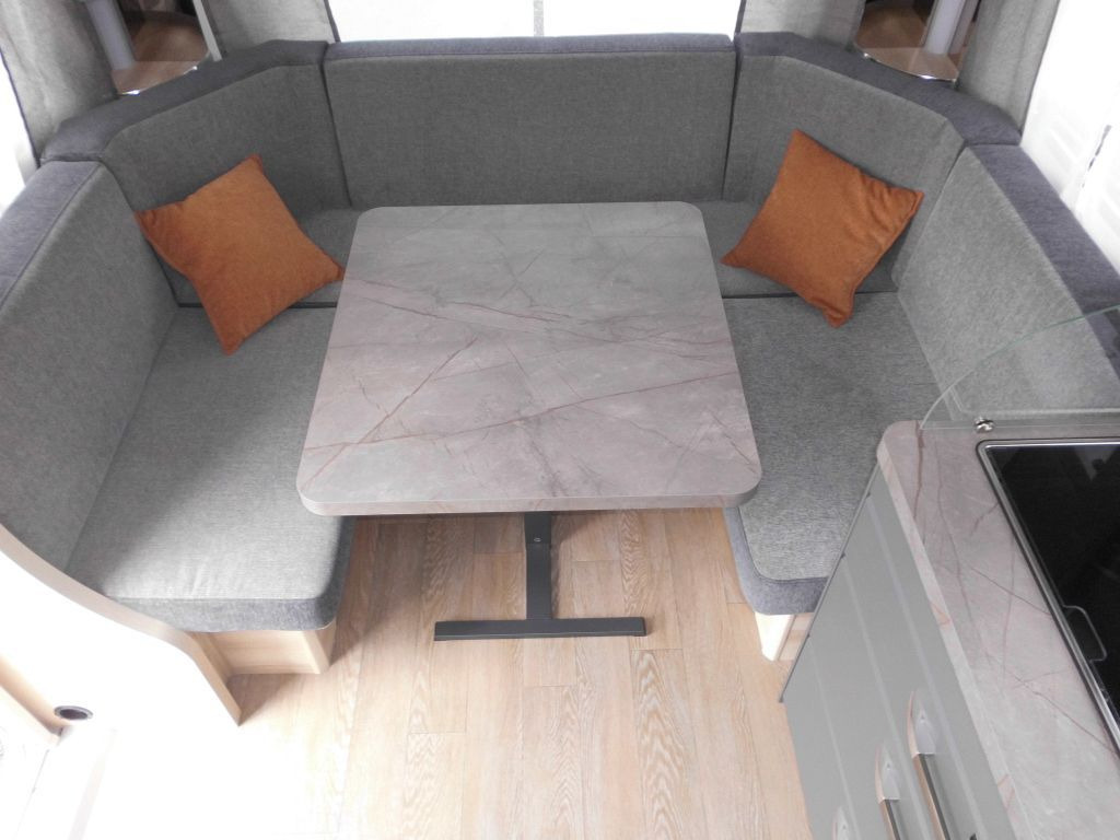 Lizing  Hobby De Luxe 460 UFe 2026 1500kg. Ambiente Hobby De Luxe 460 UFe 2026 1500kg. Ambiente: slika 6