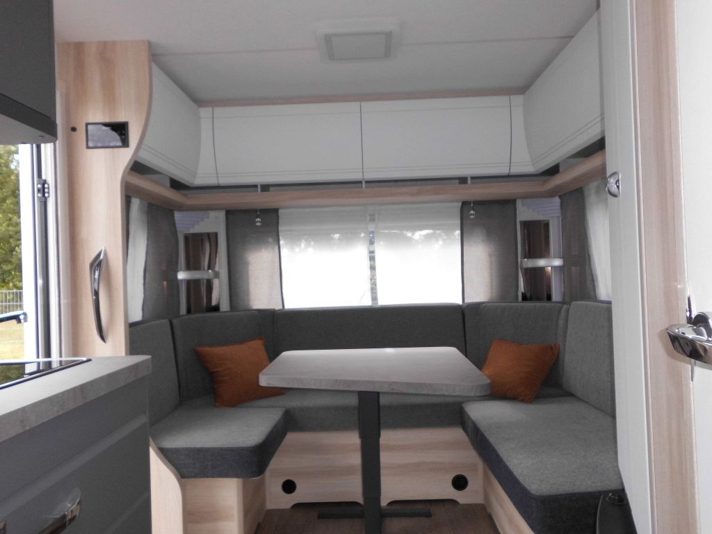 Hobby De Luxe 495 UL 2026 AUTARK 1800kg. Ambiente++ - Kamp prikolica: slika 5 Hobby De Luxe 495 UL 2026 AUTARK 1800kg. Ambiente++ - Kamp prikolica: slika 5