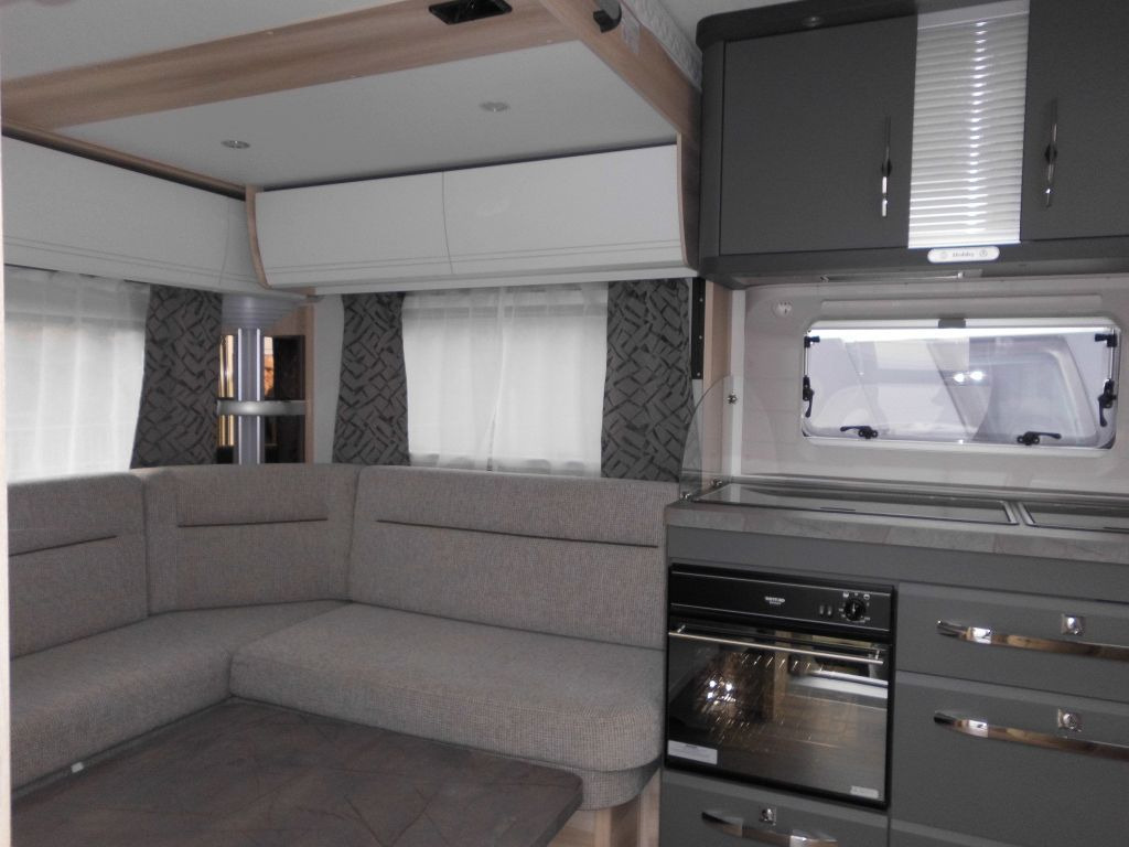 Hobby De Luxe 515 UHL 2000kg. Backofen, Dunsthaube + - Kamp prikolica: slika 5 Hobby De Luxe 515 UHL 2000kg. Backofen, Dunsthaube + - Kamp prikolica: slika 5