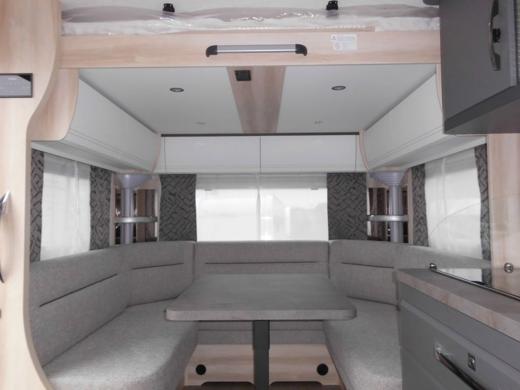 Hobby De Luxe 515 UHL mit Extras, Lagerabverkauf! - Kamp prikolica: slika 1 Hobby De Luxe 515 UHL mit Extras, Lagerabverkauf! - Kamp prikolica: slika 1