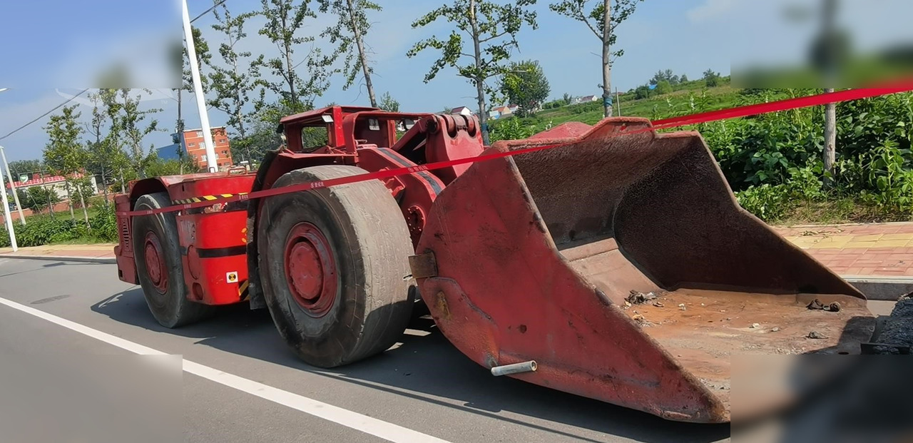 2007 SANDVIK TORO 400 - Utovarivač točkaš: slika 2 2007 SANDVIK TORO 400 - Utovarivač točkaš: slika 2