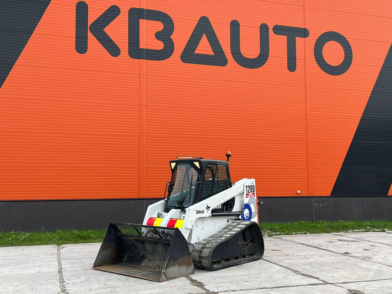 Bobcat T 200 V-SNOWPLOW - Utovarivač guseničar: slika 1 Bobcat T 200 V-SNOWPLOW - Utovarivač guseničar: slika 1