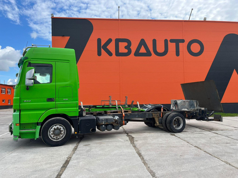 Kamion sa golom šasijom i zatvorenom kabinom Mercedes-Benz Actros 1832 4x2 V6 ENGINE / CHASSIS L=7100 mm: slika 9 Kamion sa golom šasijom i zatvorenom kabinom Mercedes-Benz Actros 1832 4x2 V6 ENGINE / CHASSIS L=7100 mm: slika 9