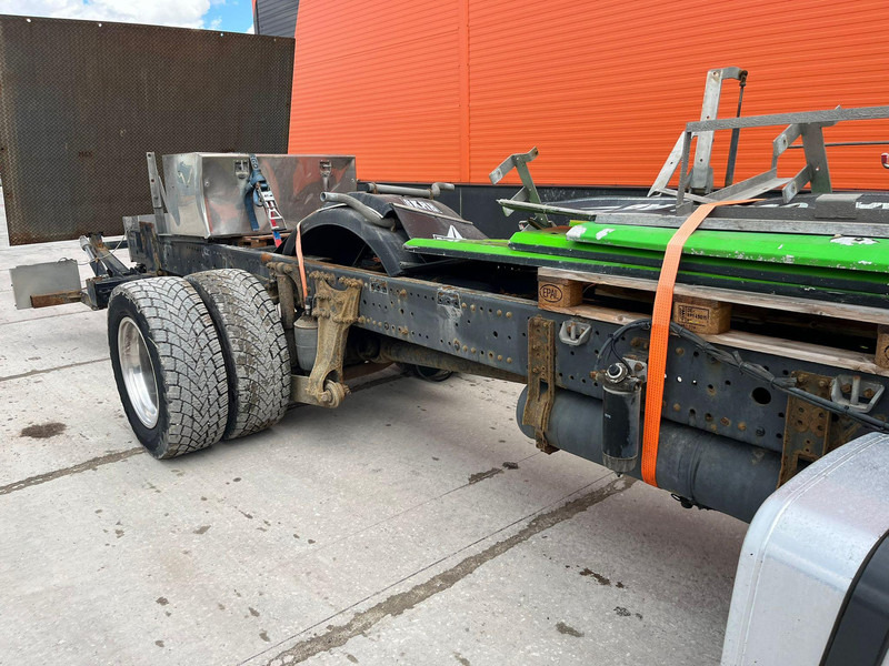 Kamion sa golom šasijom i zatvorenom kabinom Mercedes-Benz Actros 1832 4x2 V6 ENGINE / CHASSIS L=7100 mm: slika 10 Kamion sa golom šasijom i zatvorenom kabinom Mercedes-Benz Actros 1832 4x2 V6 ENGINE / CHASSIS L=7100 mm: slika 10