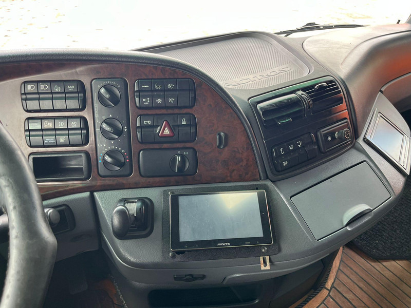 Kamion sa golom šasijom i zatvorenom kabinom Mercedes-Benz Actros 1832 4x2 V6 ENGINE / CHASSIS L=7100 mm: slika 17 Kamion sa golom šasijom i zatvorenom kabinom Mercedes-Benz Actros 1832 4x2 V6 ENGINE / CHASSIS L=7100 mm: slika 17