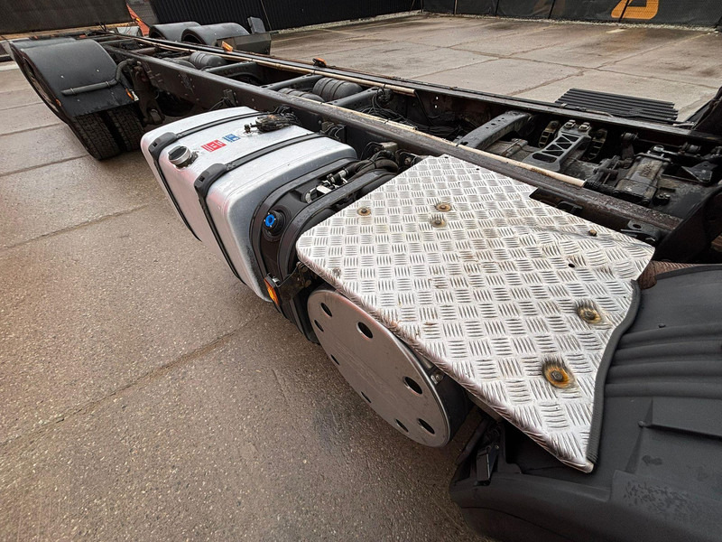 Kamion sa golom šasijom i zatvorenom kabinom Scania G 420 6x2*4 CHASSIS L=9940 mm: slika 12