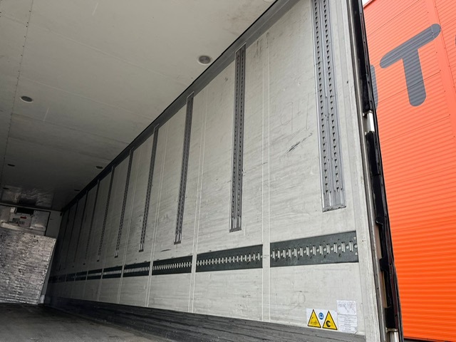 Prikolica hladnjače Schmitz Cargobull AKO 36 THERMOKING / BOX L=12367 mm: slika 12