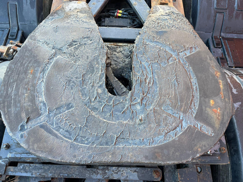 Lizing Volvo FH 16 750 8x4 GCW 90 ton / DOLLY / RETARDER Volvo FH 16 750 8x4 GCW 90 ton / DOLLY / RETARDER: slika 13 Lizing Volvo FH 16 750 8x4 GCW 90 ton / DOLLY / RETARDER Volvo FH 16 750 8x4 GCW 90 ton / DOLLY / RETARDER: slika 13