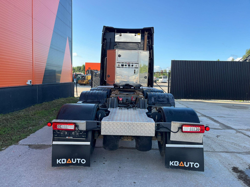 Lizing Volvo FH 16 750 8x4 GCW 90 ton / DOLLY / RETARDER Volvo FH 16 750 8x4 GCW 90 ton / DOLLY / RETARDER: slika 6 Lizing Volvo FH 16 750 8x4 GCW 90 ton / DOLLY / RETARDER Volvo FH 16 750 8x4 GCW 90 ton / DOLLY / RETARDER: slika 6