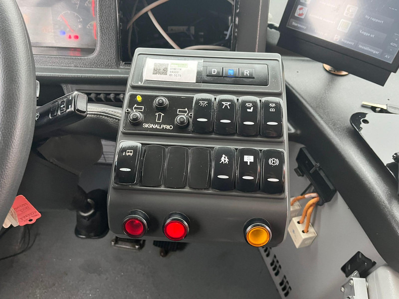 Prigradski autobus Volvo B7RLE 8900 4x2 48 SEATS + 28 STANDING / AC / AUXILIARY HEATER / WHEELCHAIR RAMP: slika 12 Prigradski autobus Volvo B7RLE 8900 4x2 48 SEATS + 28 STANDING / AC / AUXILIARY HEATER / WHEELCHAIR RAMP: slika 12