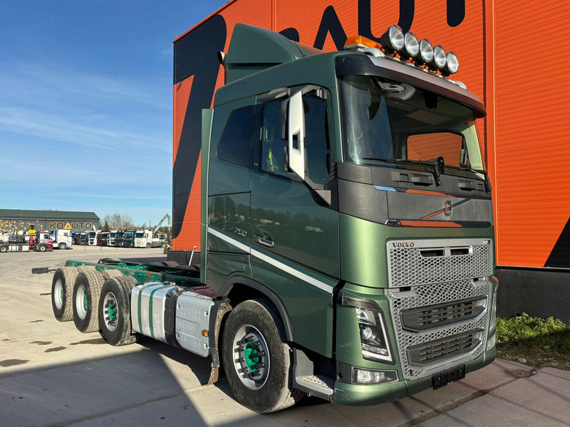 Volvo FH 16 750 8x4/4 PTO / CHASSIS L=7617 mm - Kamion sa golom šasijom i zatvorenom kabinom: slika 4 Volvo FH 16 750 8x4/4 PTO / CHASSIS L=7617 mm - Kamion sa golom šasijom i zatvorenom kabinom: slika 4