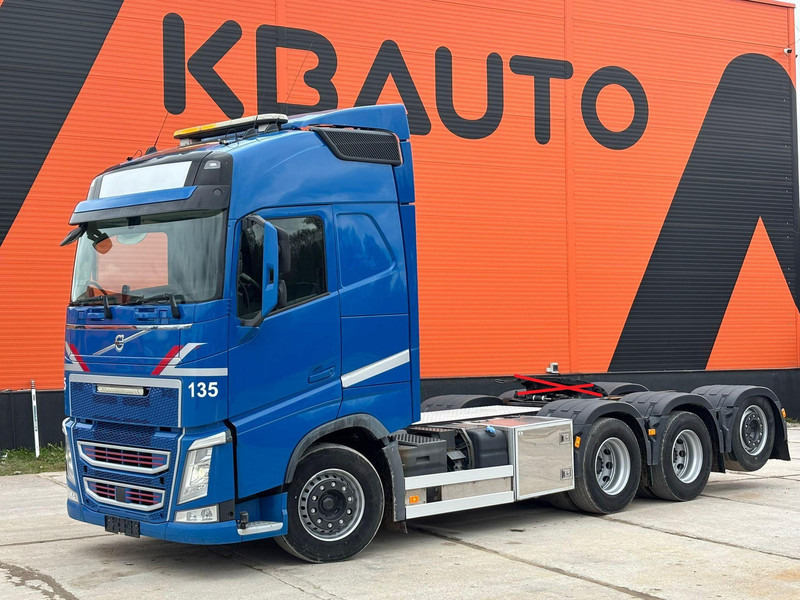 Volvo FH 500 8x4*4 FOR SALE AS CHASSIS / GCW 70 ton / PTO / CHASSIS L=6420 mm - Kamion sa golom šasijom i zatvorenom kabinom: slika 1 Volvo FH 500 8x4*4 FOR SALE AS CHASSIS / GCW 70 ton / PTO / CHASSIS L=6420 mm - Kamion sa golom šasijom i zatvorenom kabinom: slika 1