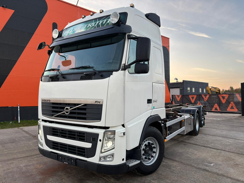 Volvo FH 540 6x2 LOW CHECKED MILEAGE ! / RETARDER / CHASSIS L=6975 mm - Kamion sa golom šasijom i zatvorenom kabinom: slika 2 Volvo FH 540 6x2 LOW CHECKED MILEAGE ! / RETARDER / CHASSIS L=6975 mm - Kamion sa golom šasijom i zatvorenom kabinom: slika 2