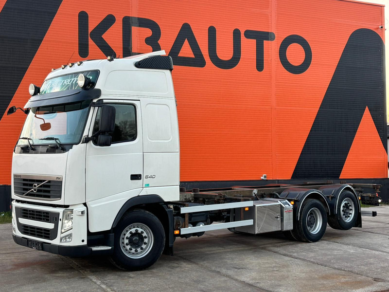 Volvo FH 540 6x2 LOW CHECKED MILEAGE ! / RETARDER / CHASSIS L=6975 mm - Kamion sa golom šasijom i zatvorenom kabinom: slika 1 Volvo FH 540 6x2 LOW CHECKED MILEAGE ! / RETARDER / CHASSIS L=6975 mm - Kamion sa golom šasijom i zatvorenom kabinom: slika 1