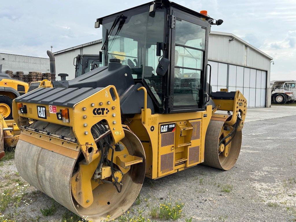 Caterpillar CD54B - Valjak za puteve: slika 2 Caterpillar CD54B - Valjak za puteve: slika 2