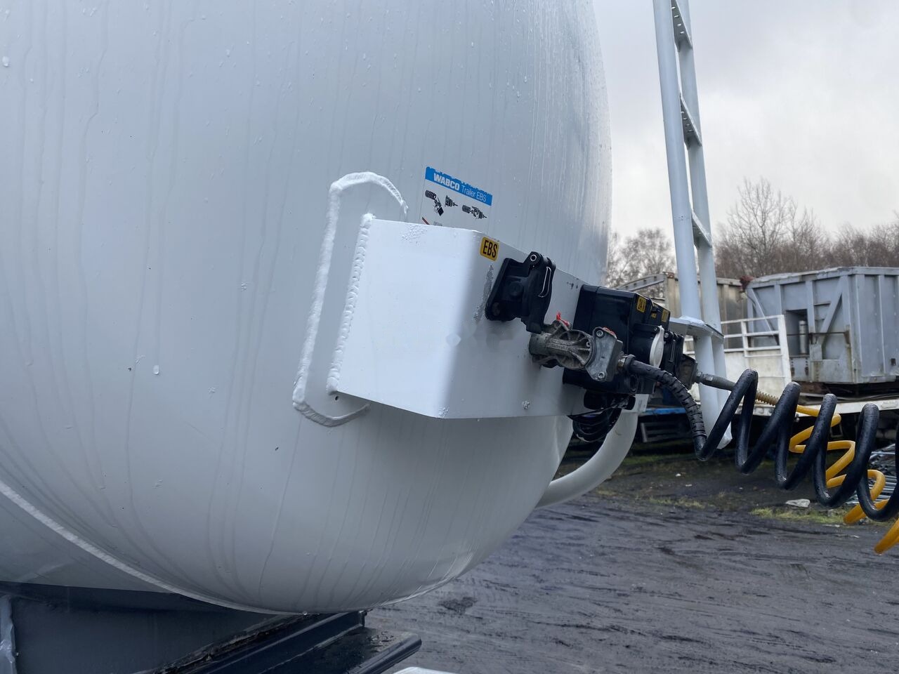 Poluprikolica cisterna za prevoz goriva LAG: slika 7 Poluprikolica cisterna za prevoz goriva LAG: slika 7