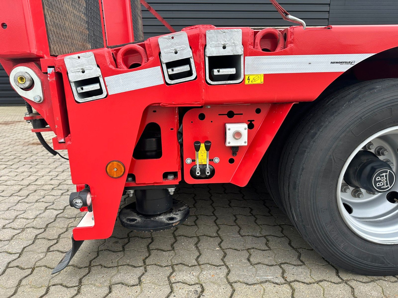 Faymonville Multimax 7 achs. tieflader / 2 x ausziehbar Faymonville Multimax 7 achs. tieflader / 2 x ausziehbar - Niska poluprikolica za prevoz: slika 5 Faymonville Multimax 7 achs. tieflader / 2 x ausziehbar Faymonville Multimax 7 achs. tieflader / 2 x ausziehbar - Niska poluprikolica za prevoz: slika 5