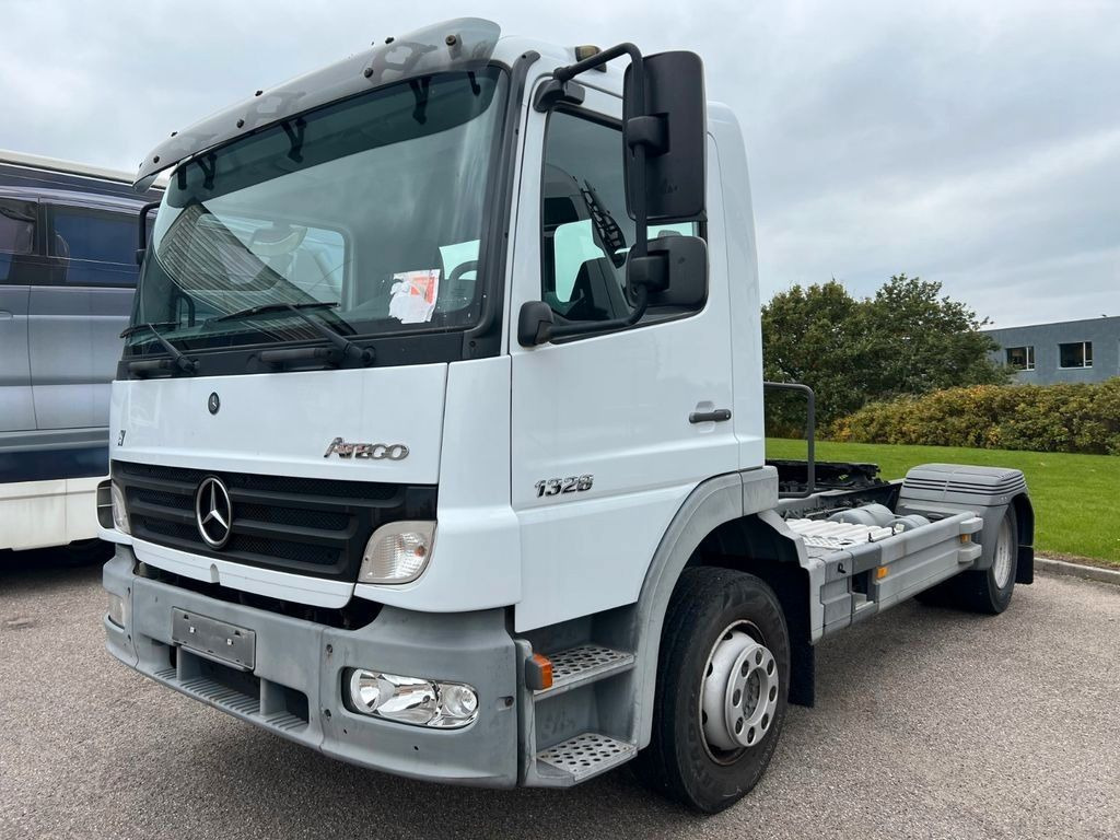 Mercedes-Benz Atego 1328 LS 4x2 + Diagnose Auflieger - Tegljač: slika 3 Mercedes-Benz Atego 1328 LS 4x2 + Diagnose Auflieger - Tegljač: slika 3