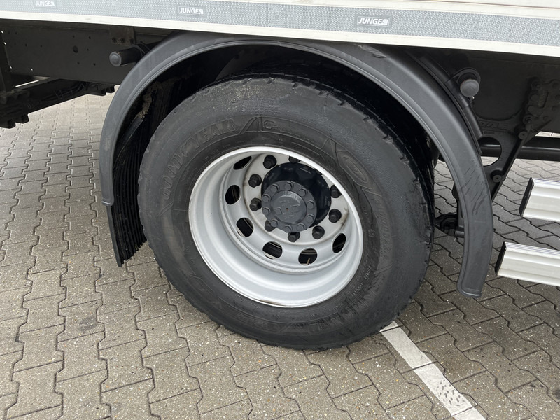 Kamion sa zatvorenim sandukom DAF CF 260 FA / 18 Ton / 166 dkm / Box 7.5 m / Laadklep / APK 05-25: slika 15